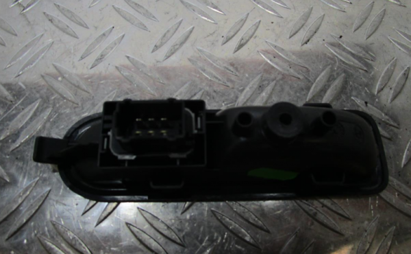 Interrupteur de leve vitre arriere gauche RENAULT CLIO 3 PHASE 2 – 8200294357