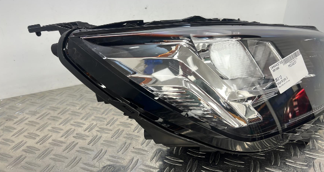 Optique avant principal droit (feux)(phare) PEUGEOT 208 2 – 98231193880