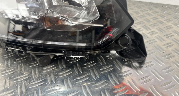 Optique avant principal droit (feux)(phare) PEUGEOT 208 2 – 98231193880
