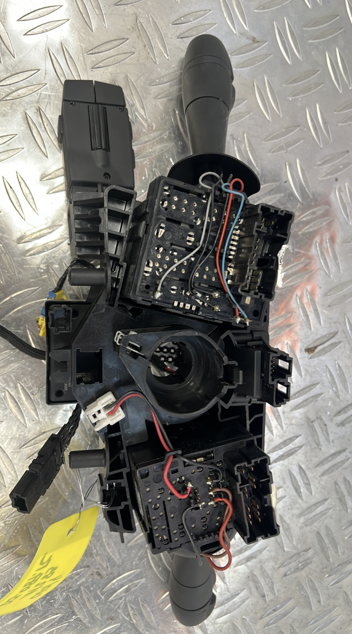 Com (Bloc Contacteur Tournant+Commodo Essuie Glace+Commodo Phare) RENAULT CLIO 4 PHASE 1 – 479457095r