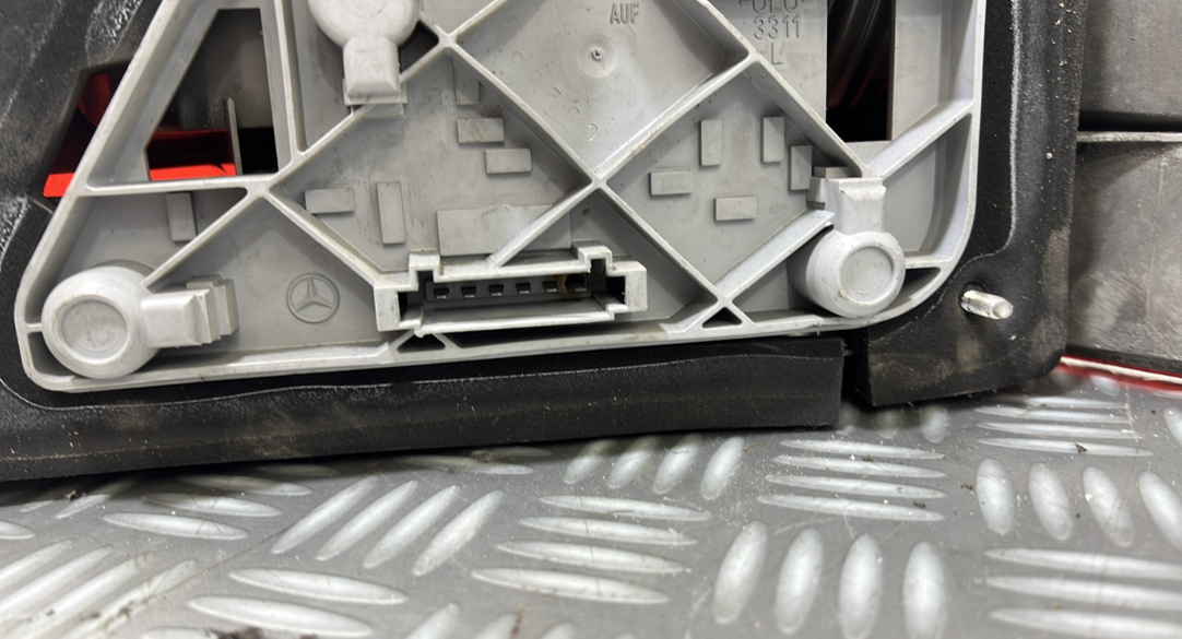 Feu arriere principal gauche (feux) MERCEDES CLASSE C 203 COUPE SPORT PHASE 1 – A2038200164