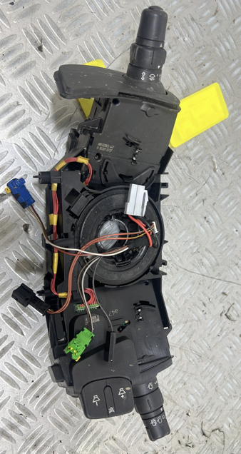 Com (Bloc Contacteur Tournant+Commodo Essuie Glace+Commodo Phare) RENAULT CLIO 3 PHASE 2 – 8200627615