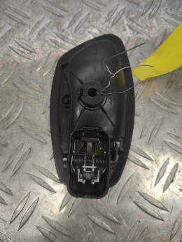 Poignee interieur avant droit RENAULT CLIO 4 PHASE 2 – 826730001R