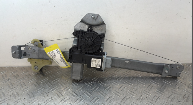 Leve vitre electrique avant gauche RENAULT CLIO 4 PHASE 2 – 807018534R