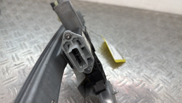 Leve vitre electrique avant gauche RENAULT CLIO 4 PHASE 2 – 807018534R