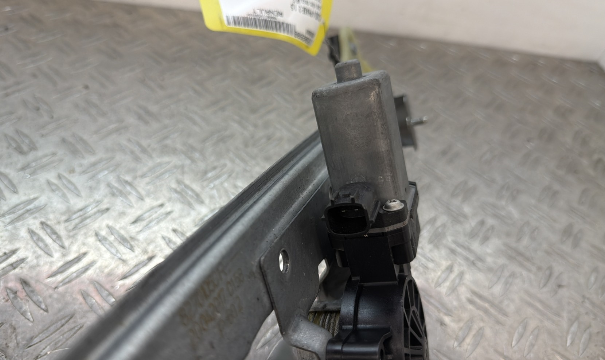 Leve vitre mecanique arriere gauche RENAULT CLIO 4 PHASE 2 – 827010501R