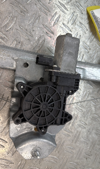 Leve vitre mecanique arriere gauche RENAULT CLIO 4 PHASE 2 – 827010501R