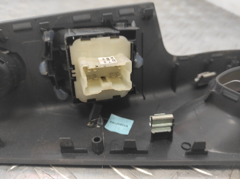 Interrupteur de leve vitre avant gauche RENAULT TRAFIC 3 COURT PHASE 1 – 254118722R