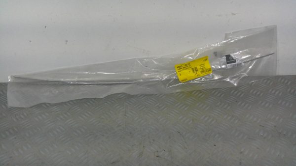Baguette enjoliveur MERCEDES CLASSE C 204 PHASE 2 BREAK A2048853521
