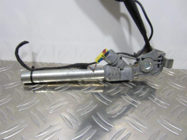 Attache ceinture avant gauche RENAULT KANGOO 2 – 6063133