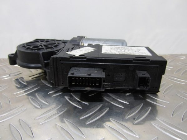Moteur leve vitre avant gauche PEUGEOT 307 CC – 9651734880 / 5512000172