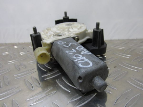 Moteur leve vitre avant droit RENAULT CLIO 2 – 0130822020