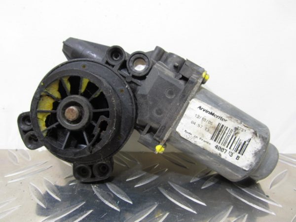 Moteur leve vitre avant gauche RENAULT CLIO 2