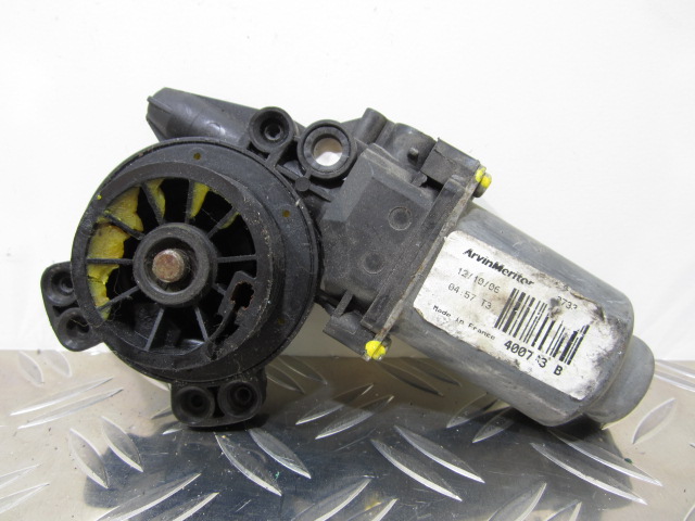 Moteur leve vitre avant gauche RENAULT CLIO 2