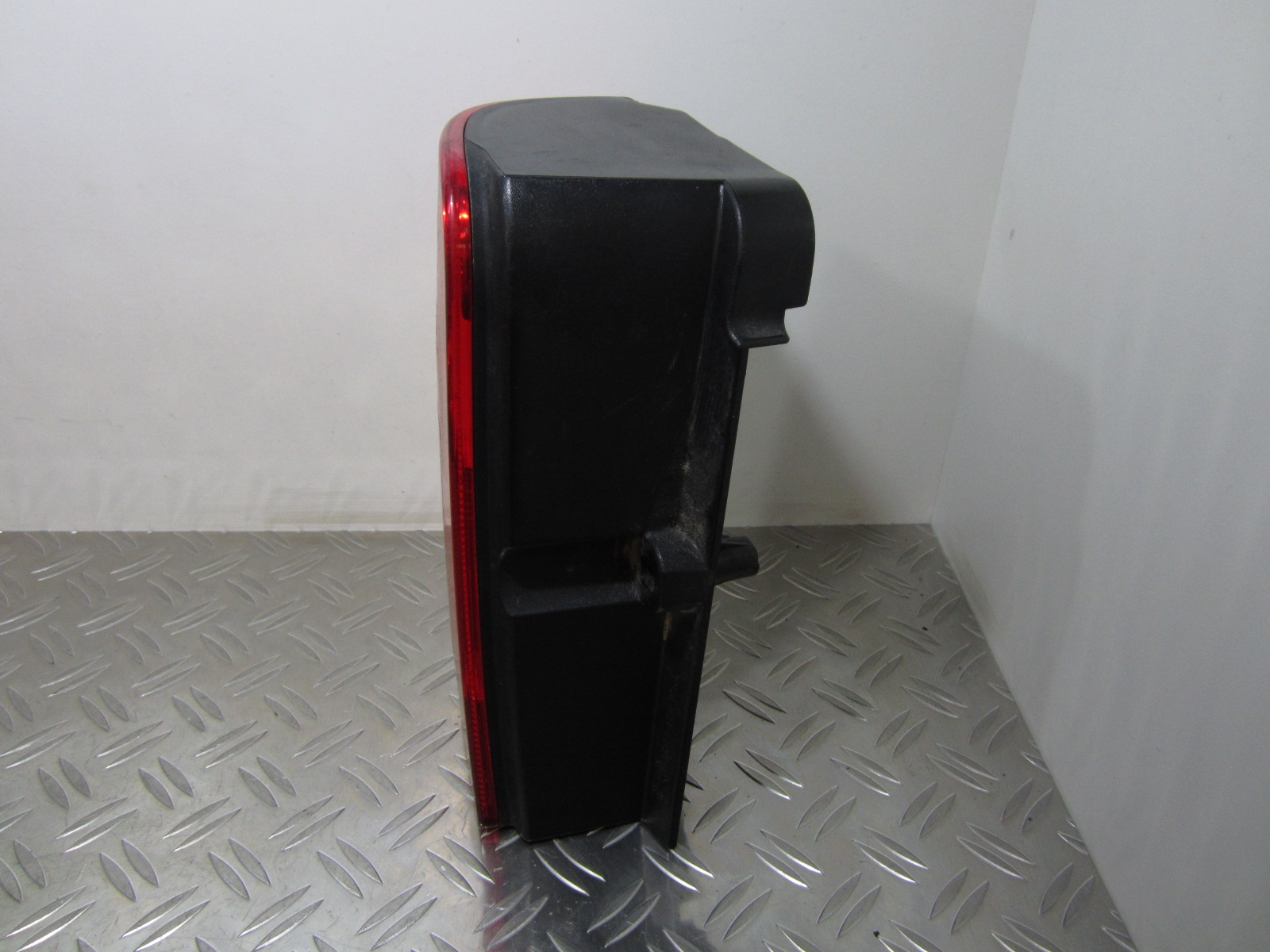 Feu arriere principal gauche (feux) PEUGEOT PARTNER 1 PHASE 2 – 9657977080 / 9657976880