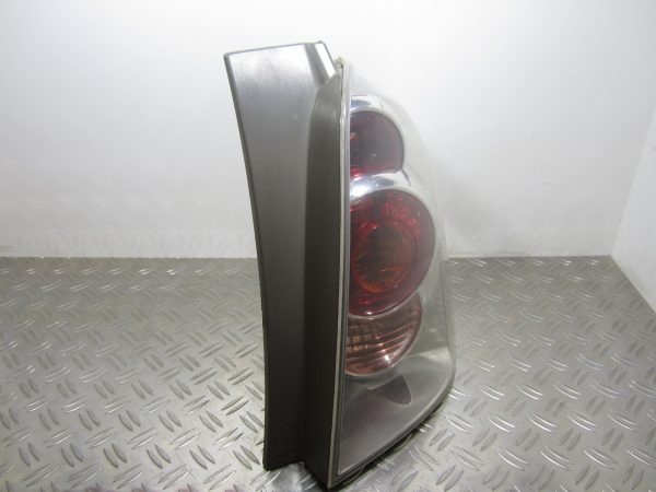 Feu arriere principal droit (feux) TOYOTA COROLLA VERSO 2 PHASE 1 – 815510F020