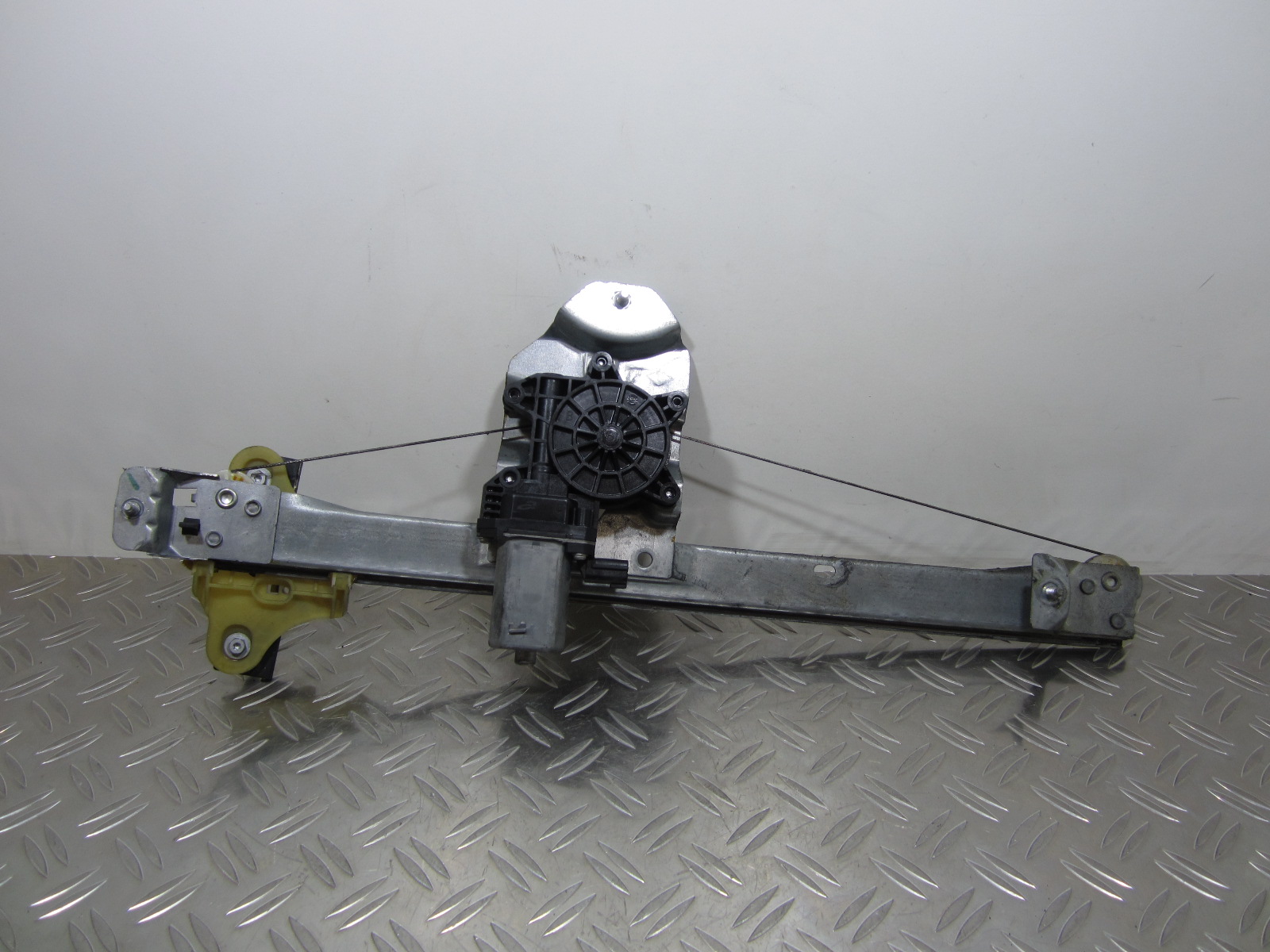 Mecanisme de leve vitre electrique avant gauche RENAULT CLIO 4 PHASE 1 – 807213867R / 9030318C / 128001472B