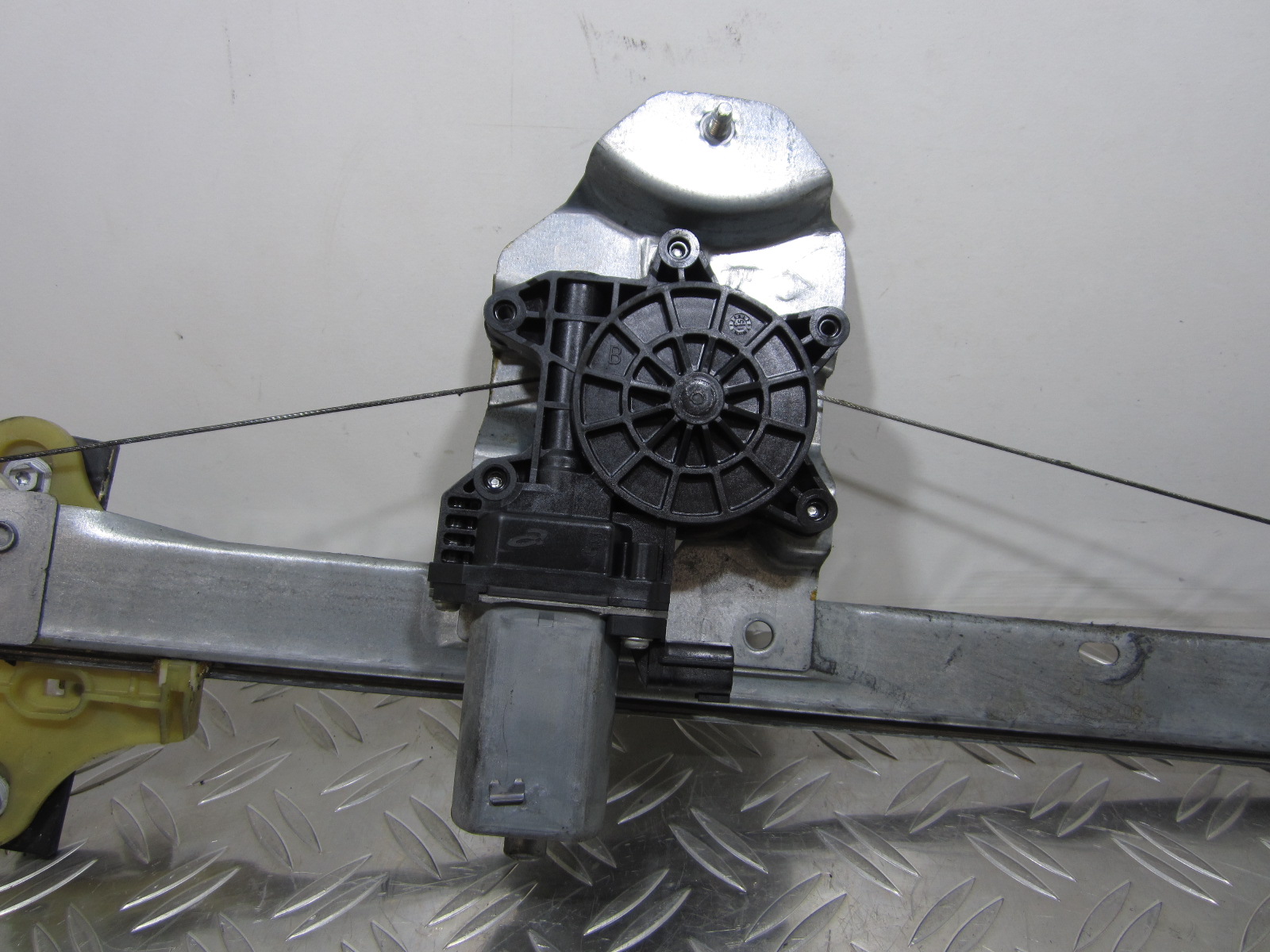 Mecanisme de leve vitre electrique avant gauche RENAULT CLIO 4 PHASE 1 – 807213867R / 9030318C / 128001472B