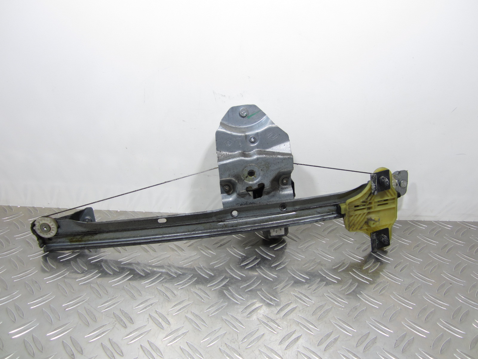 Mecanisme de leve vitre electrique avant gauche RENAULT CLIO 4 PHASE 1 – 807213867R / 9030318C / 128001472B