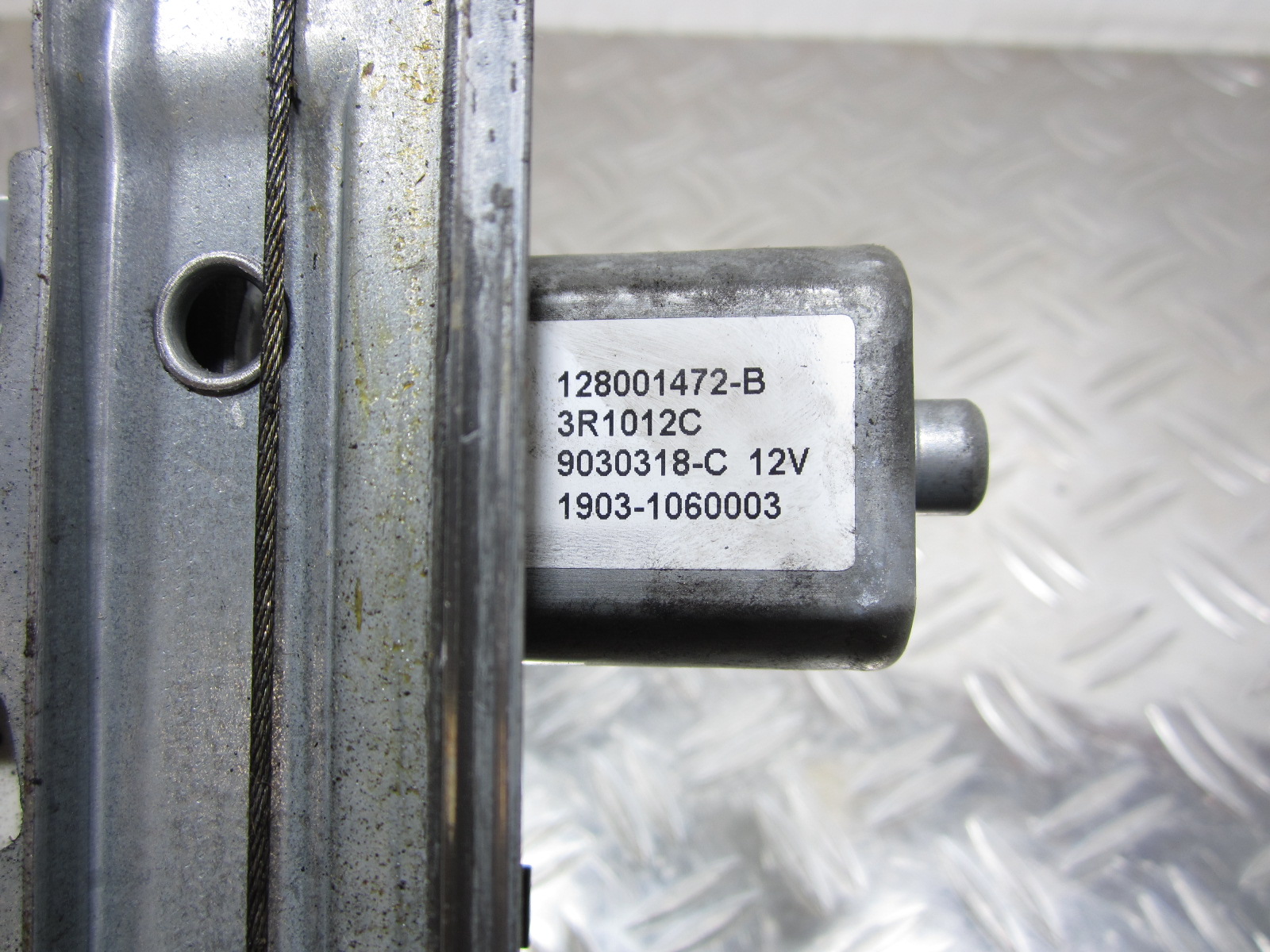 Mecanisme de leve vitre electrique avant gauche RENAULT CLIO 4 PHASE 1 – 807213867R / 9030318C / 128001472B
