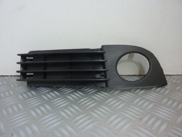 Grille de pare choc avant droit AUDI A6 2 PHASE 1 4B0807681/4B0807681T