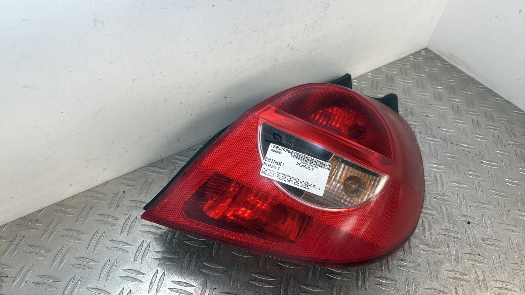 Feu arriere principal droit (feux) RENAULT CLIO 3 PHASE 1 – 8200459960