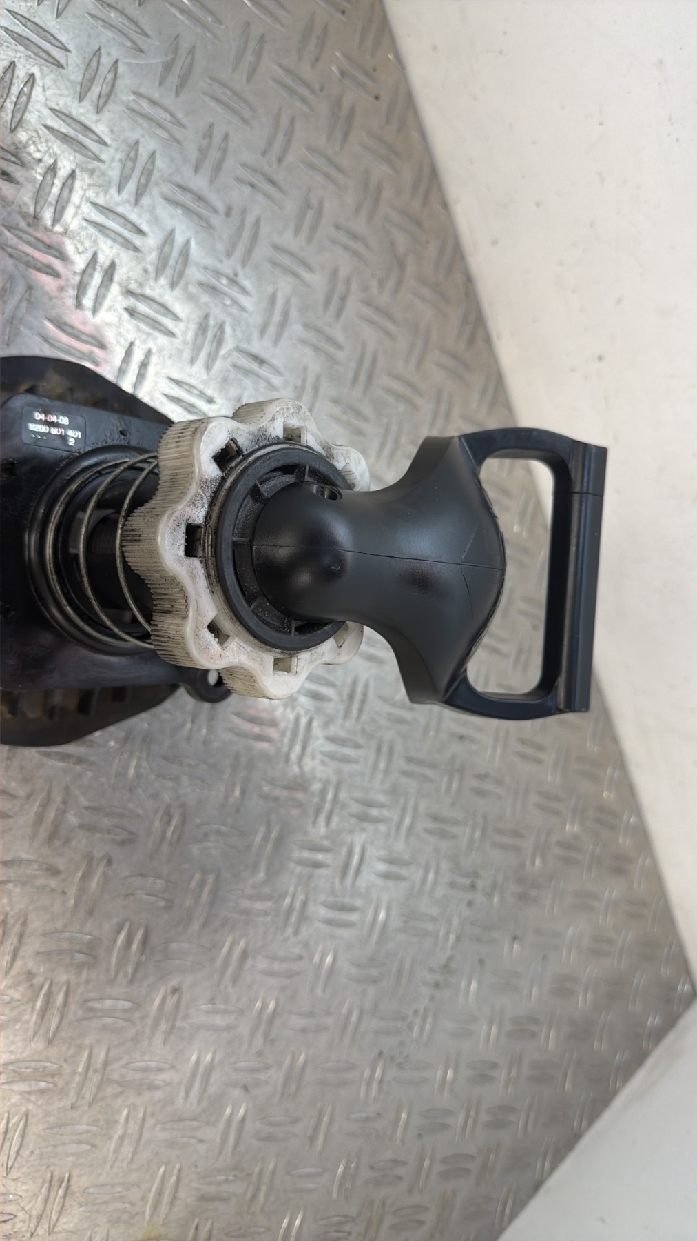 Treuil de roue de secours RENAULT CLIO 3 PHASE 1 – 8200551279