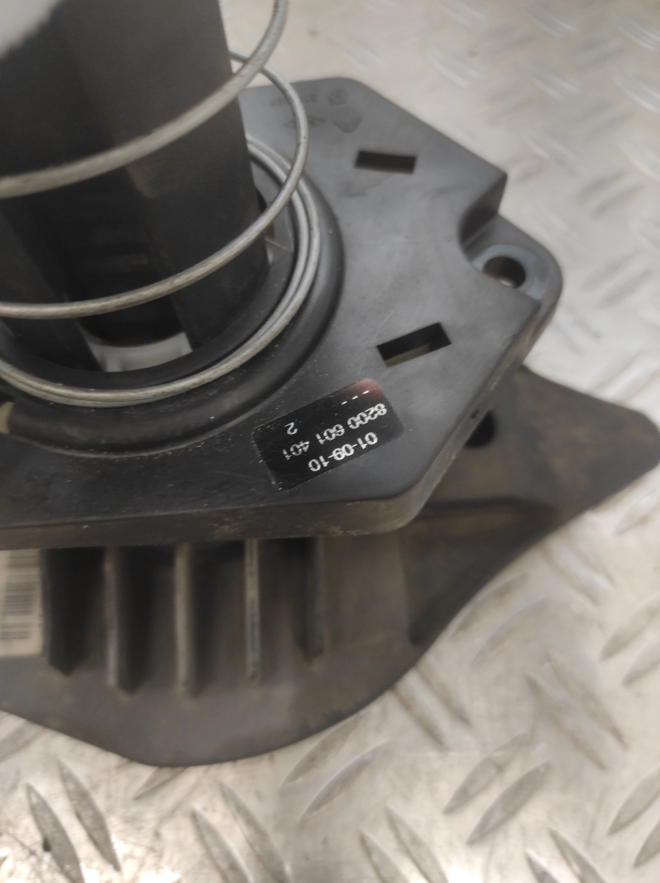 Treuil de roue de secours RENAULT CLIO 3 PHASE 2 – 8200601401