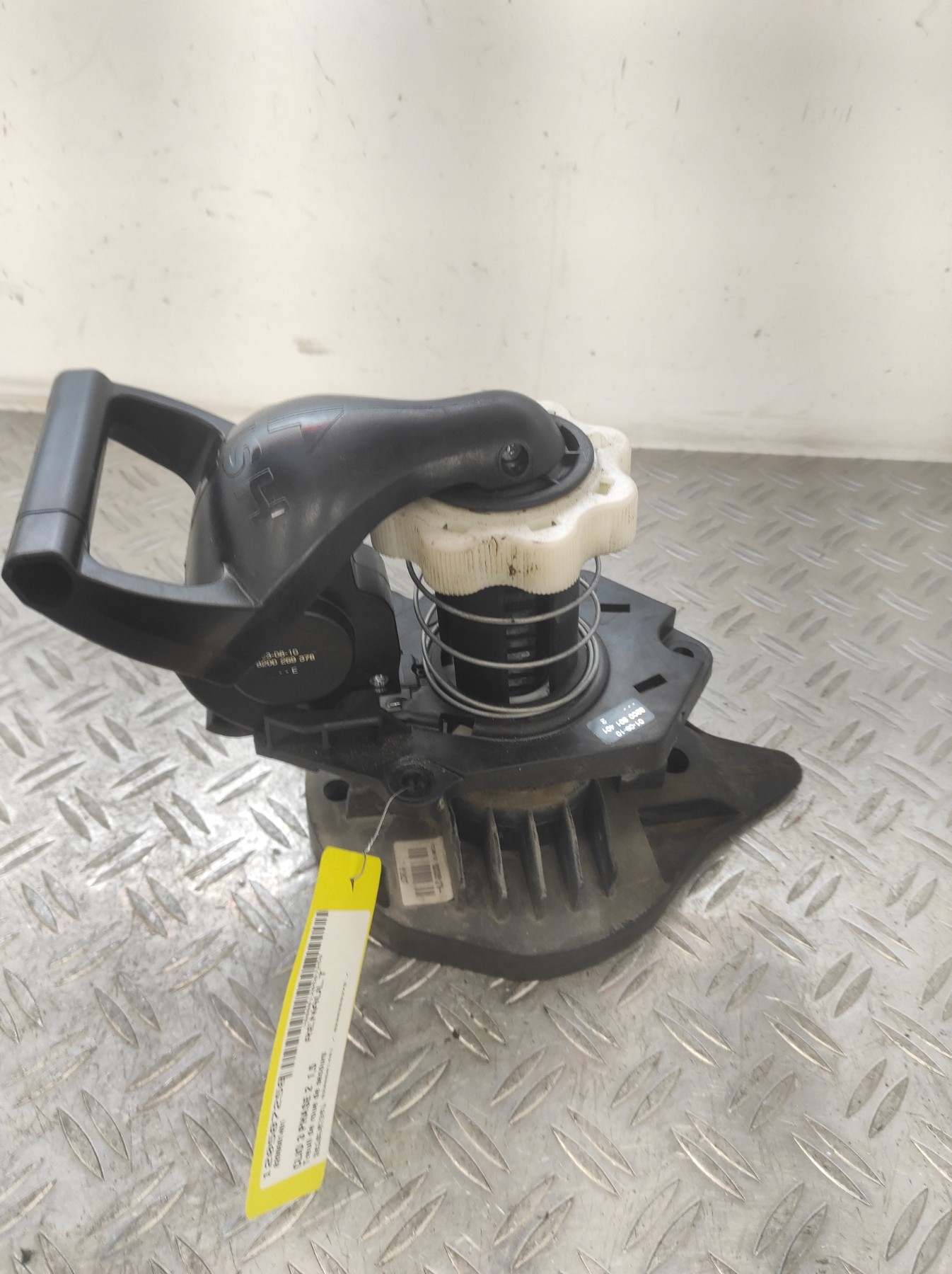 Treuil de roue de secours RENAULT CLIO 3 PHASE 2 – 8200601401