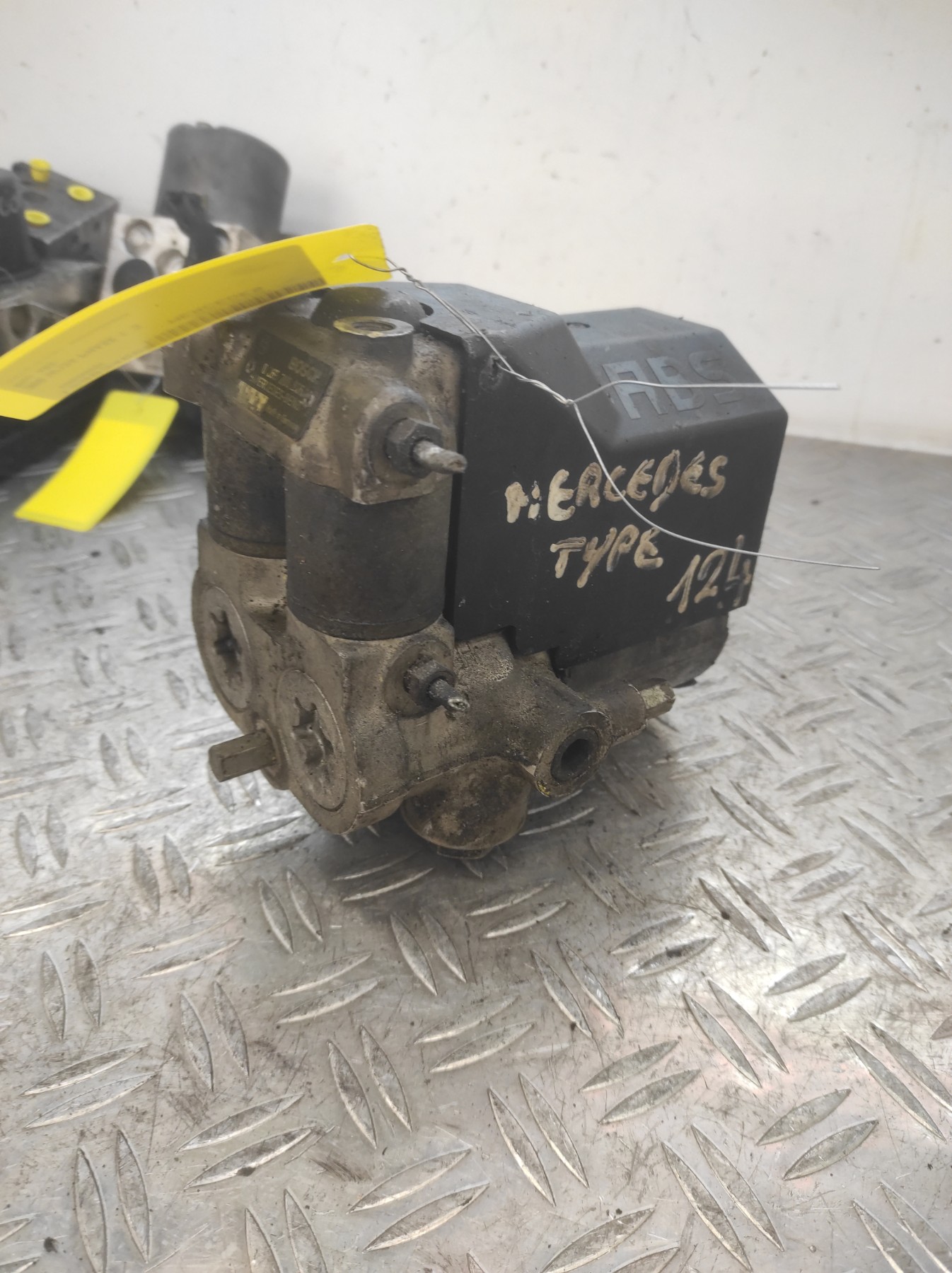 Bloc ABS (freins anti-blocage) MERCEDES 300 W124 PHASE 1 – 265200026