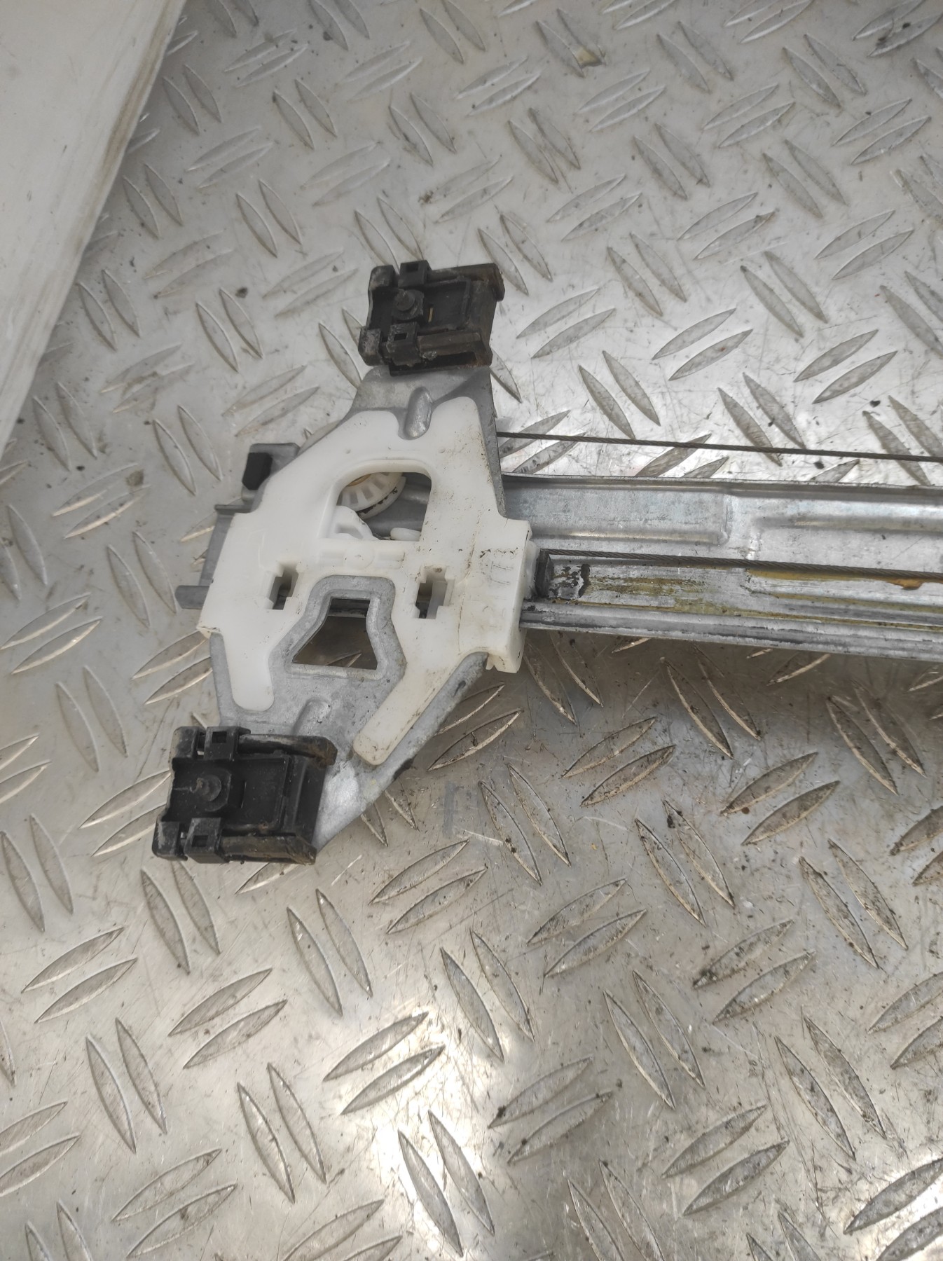 Moteur leve vitre avant droit CITROEN C4 2 PHASE 1 – 9802531780