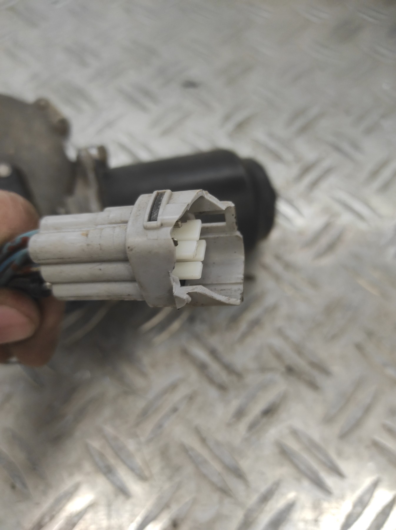 Moteur essuie glace avant SUZUKI SWIFT 3 – 3810063J60000