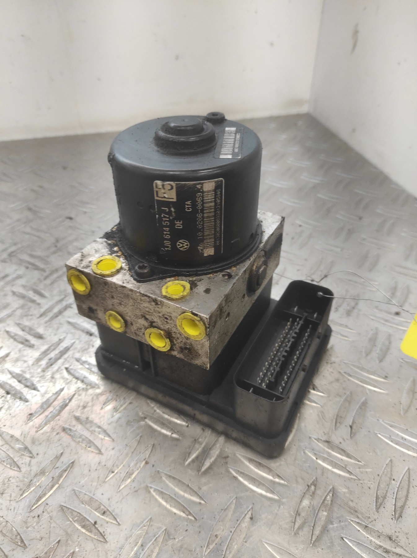 Bloc ABS (freins anti-blocage) VOLKSWAGEN GOLF 4 – 1J0614517J