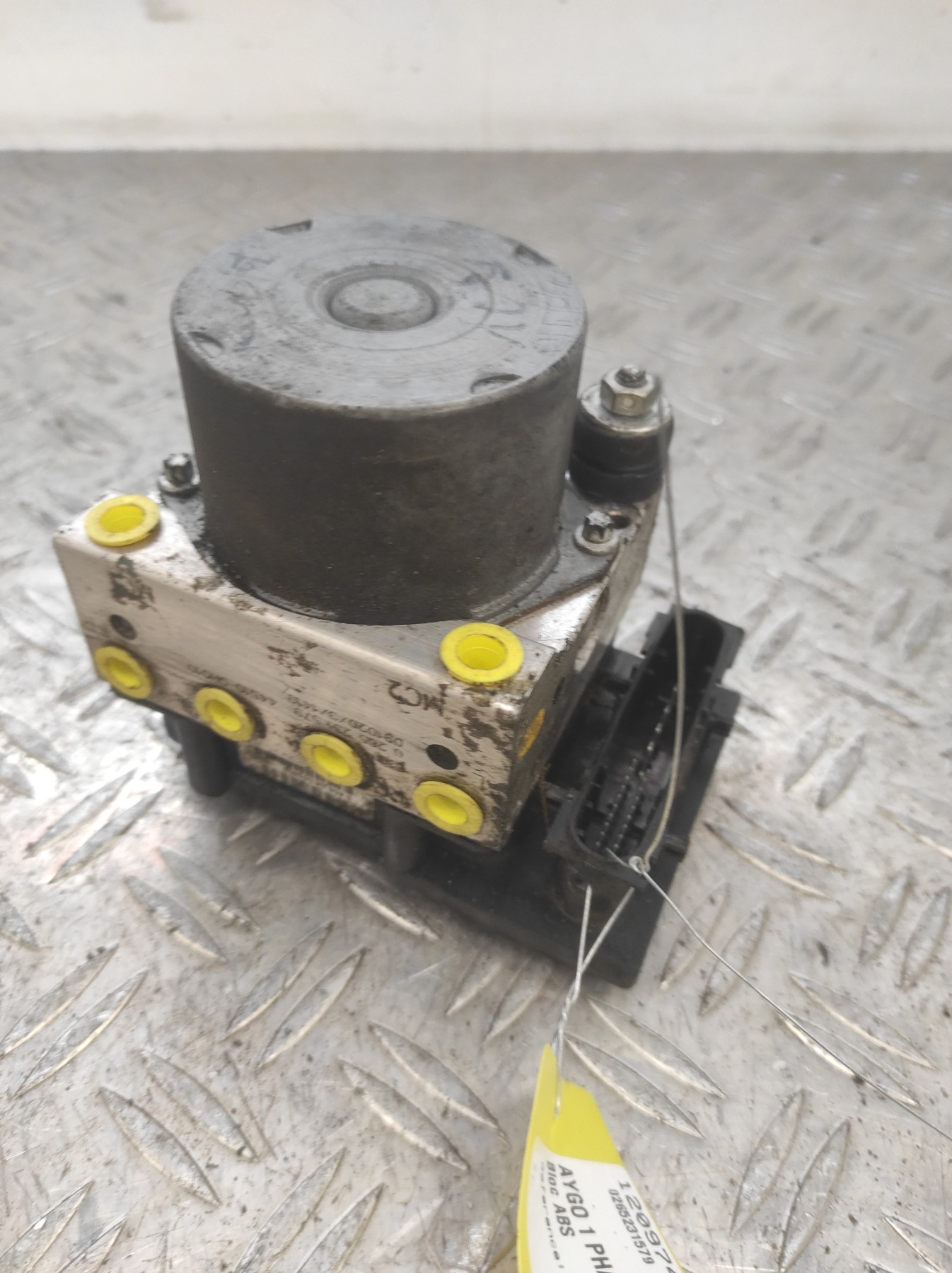 Bloc ABS (freins anti-blocage) TOYOTA AYGO 1 PHASE 1 – 265231579