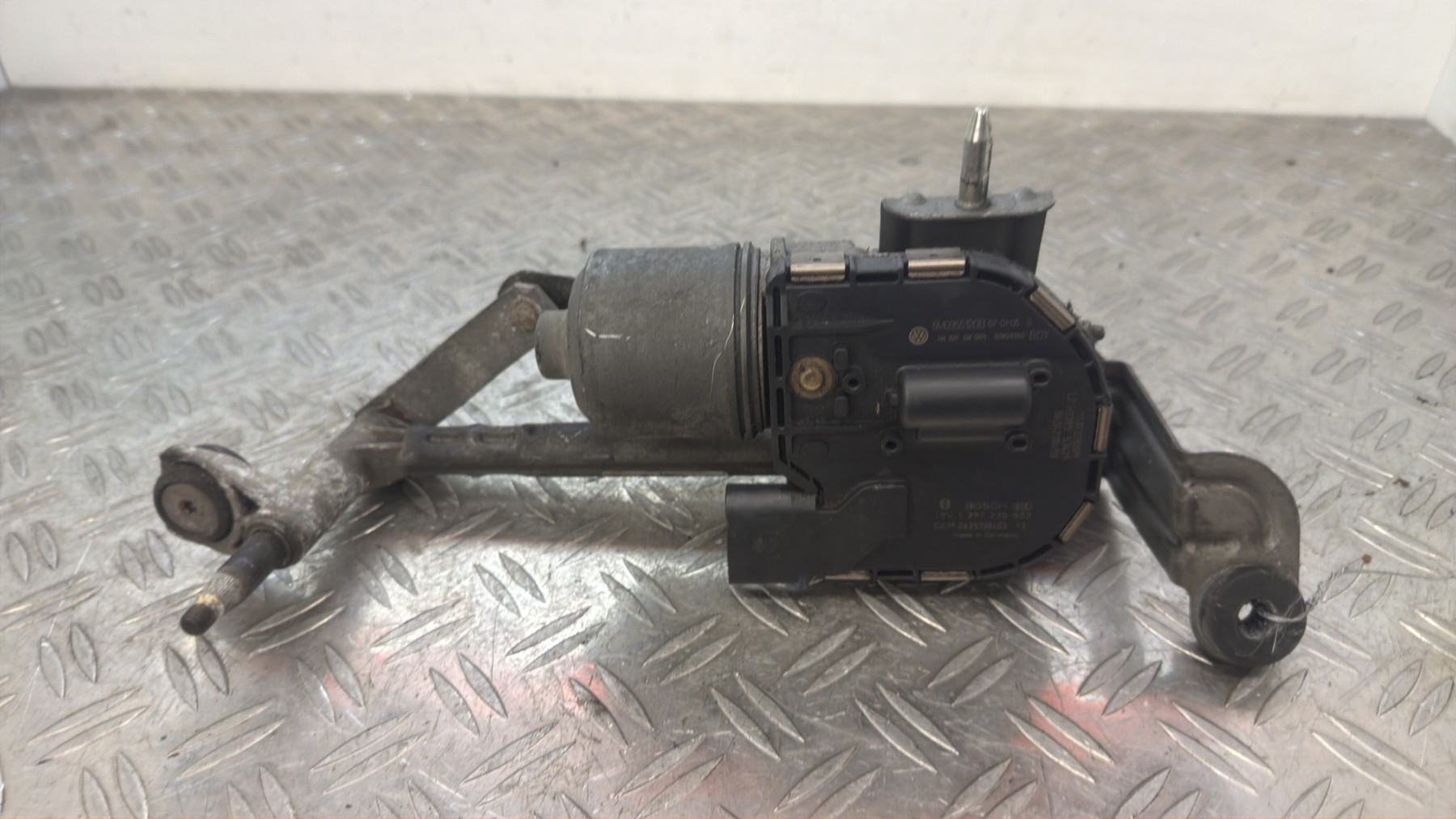 Moteur essuie glace avant droit VOLKSWAGEN GOLF PLUS PHASE 1 – 5M0955024E