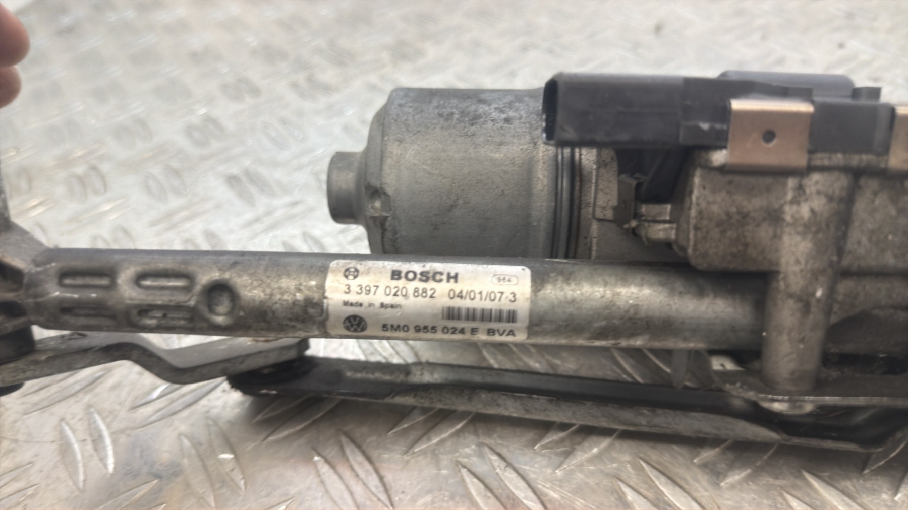 Moteur essuie glace avant droit VOLKSWAGEN GOLF PLUS PHASE 1 – 5M0955024E