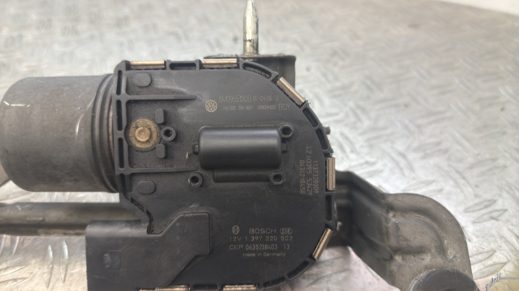 Moteur essuie glace avant droit VOLKSWAGEN GOLF PLUS PHASE 1 – 5M0955024E