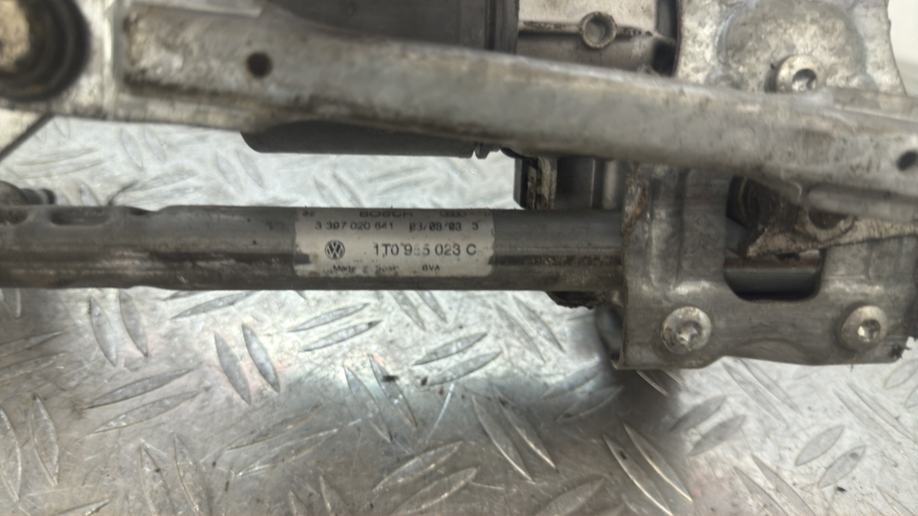 Moteur essuie glace avant gauche VOLKSWAGEN TOURAN 1 PHASE 1 – 1T0955023C