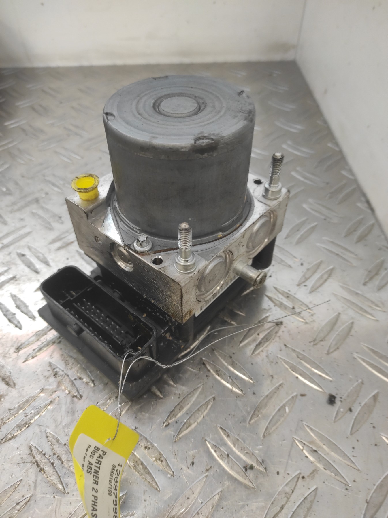 Bloc ABS (freins anti-blocage) PEUGEOT PARTNER 2 PHASE 1 – 9660107180