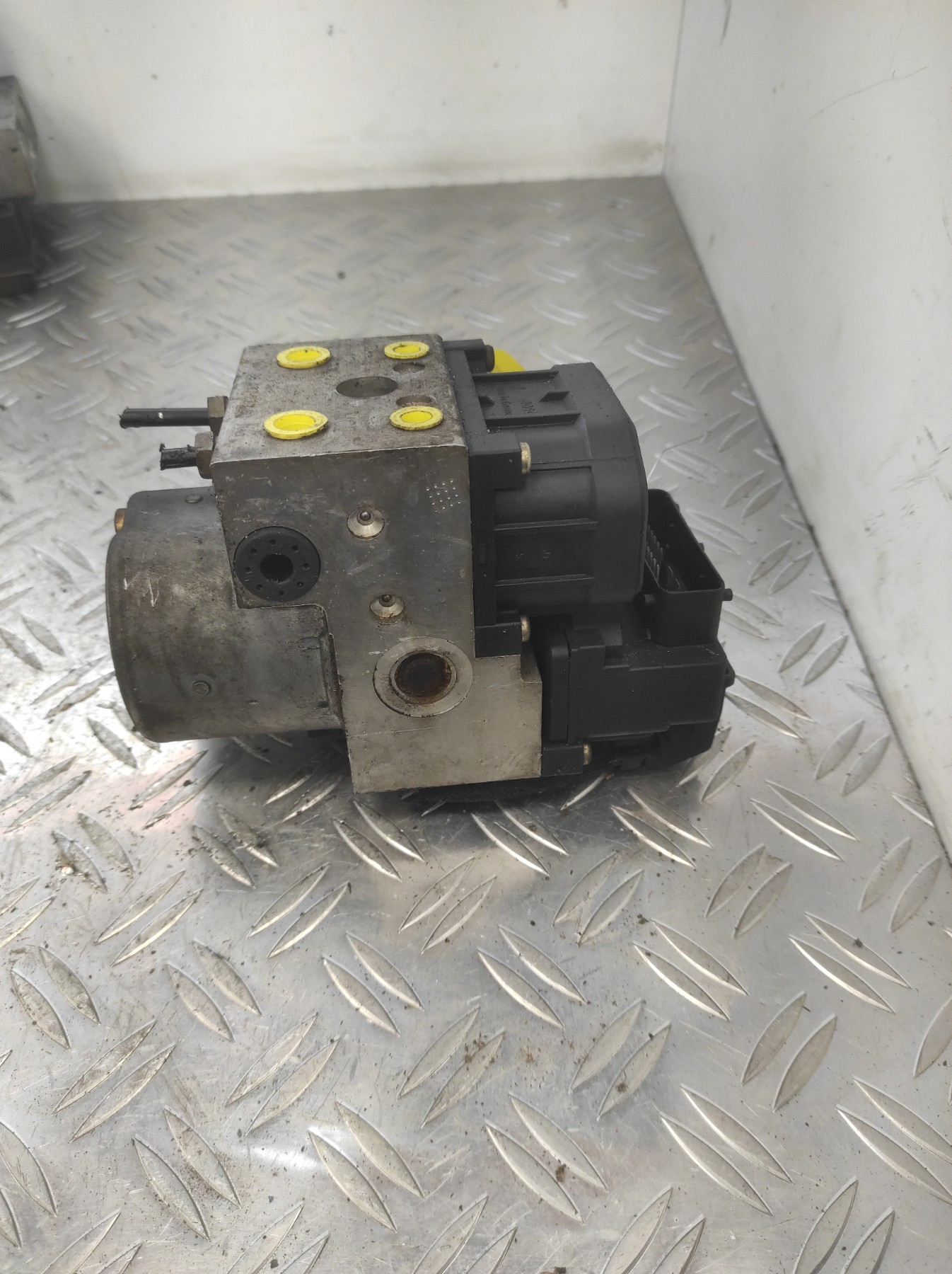 Bloc ABS (freins anti-blocage) PEUGEOT 307 PHASE 1 CABRIOLET – 9643777980