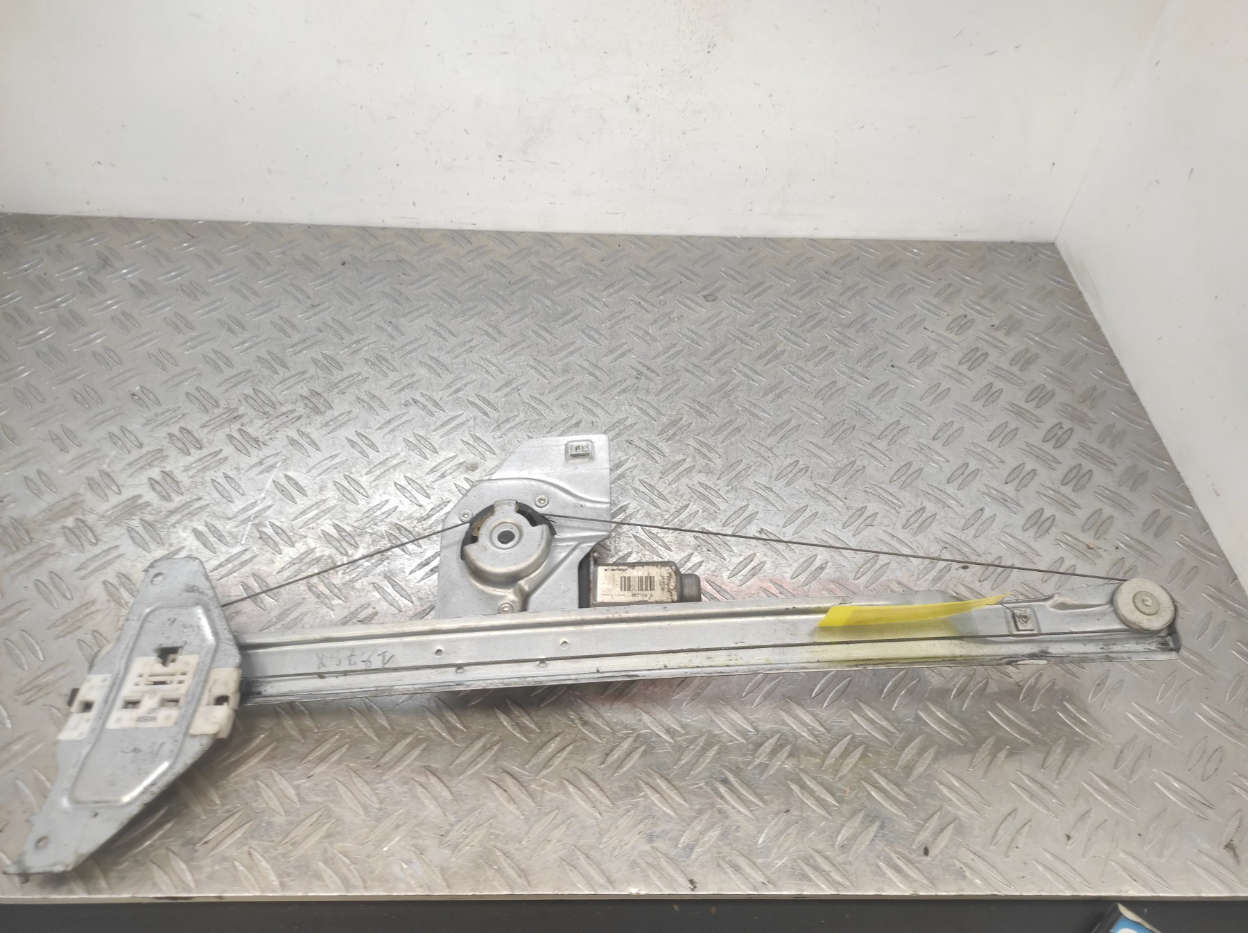 Leve vitre electrique avant droit CITROEN BERLINGO 2 PHASE 1 – 402104B