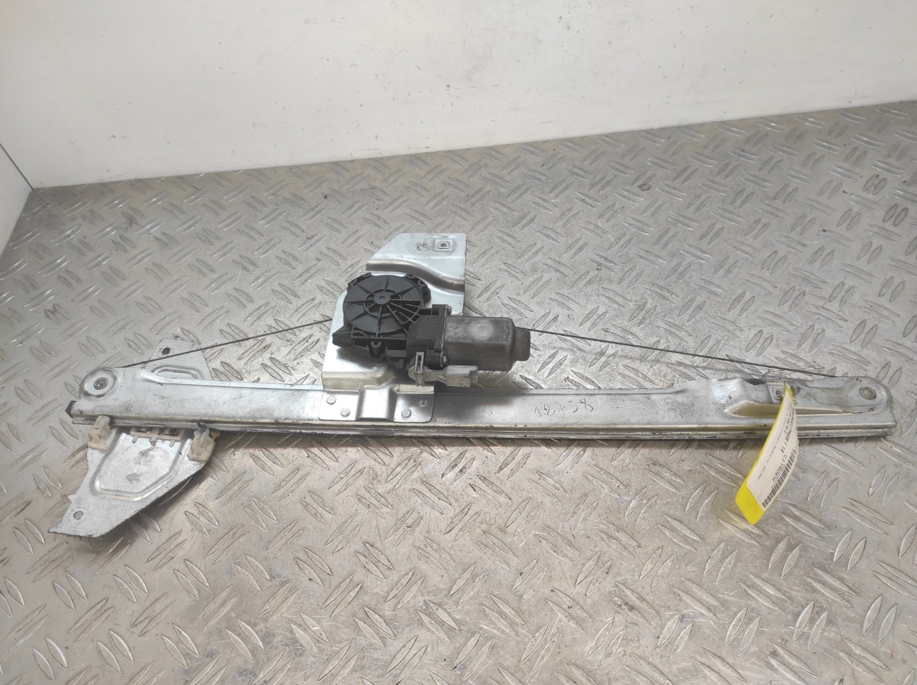 Leve vitre electrique avant gauche CITROEN BERLINGO 2 PHASE 1 – 402105B
