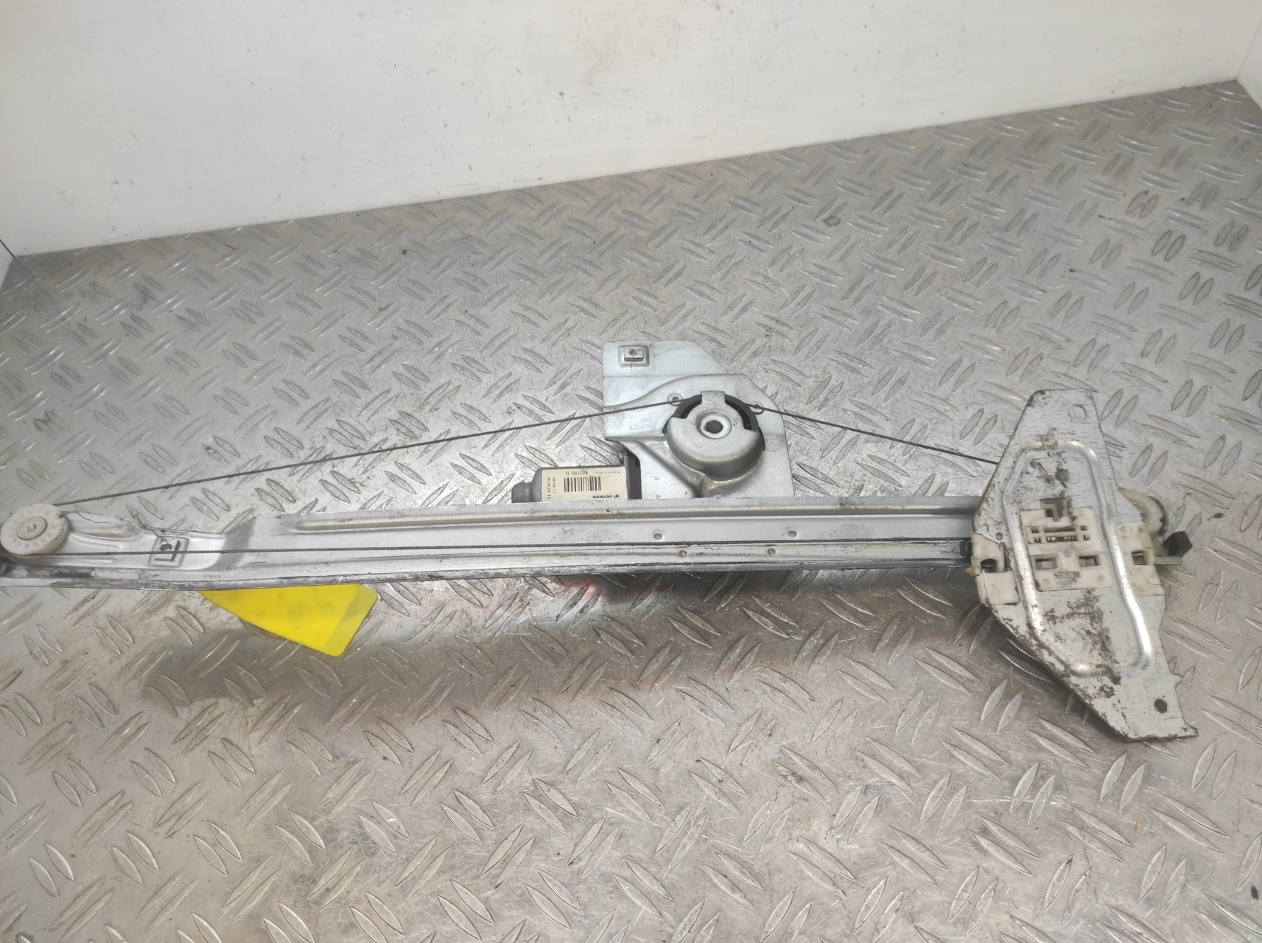 Leve vitre electrique avant gauche CITROEN BERLINGO 2 PHASE 1 – 402105B