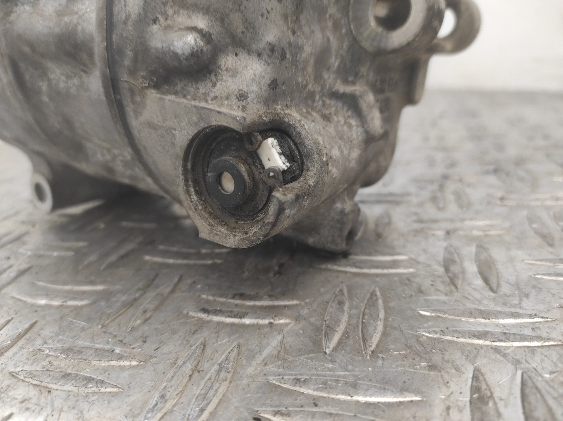 Compresseur clim VOLKSWAGEN PASSAT 5 CC COUPE – 1K0820803