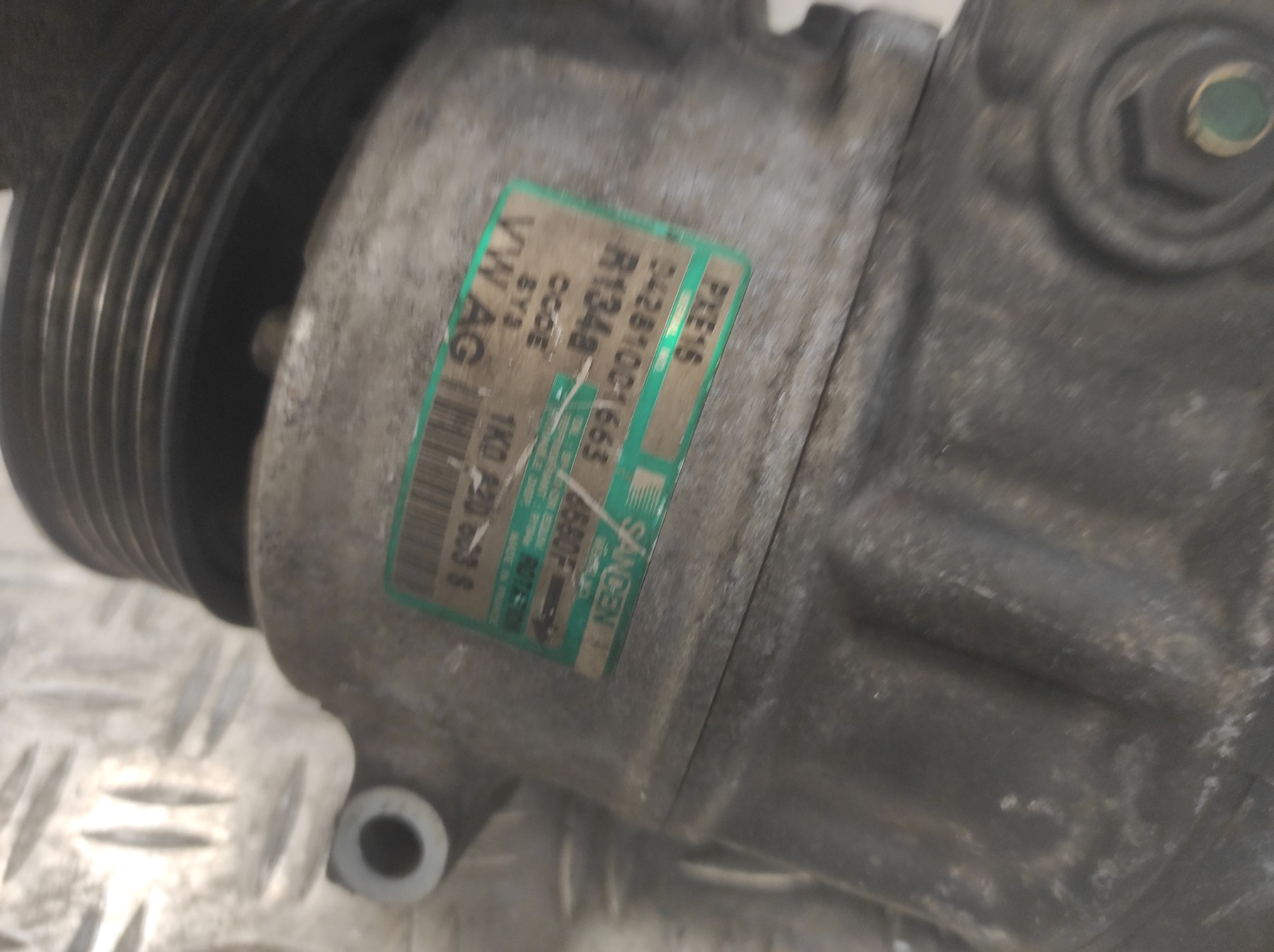 Compresseur clim VOLKSWAGEN PASSAT 5 – 1K0820803