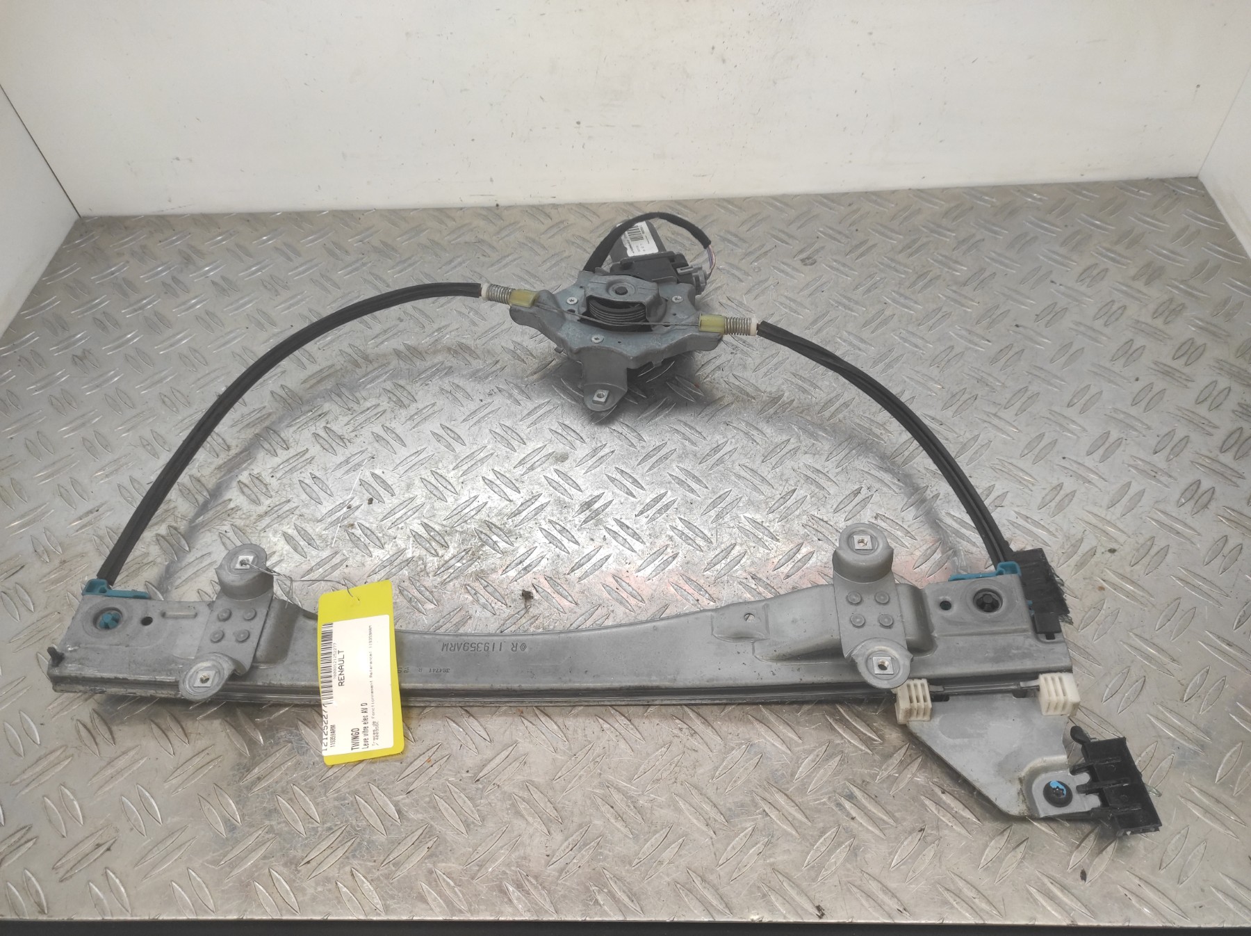 Leve vitre electrique avant droit RENAULT TWINGO 2 PHASE 1 – 119359ARM