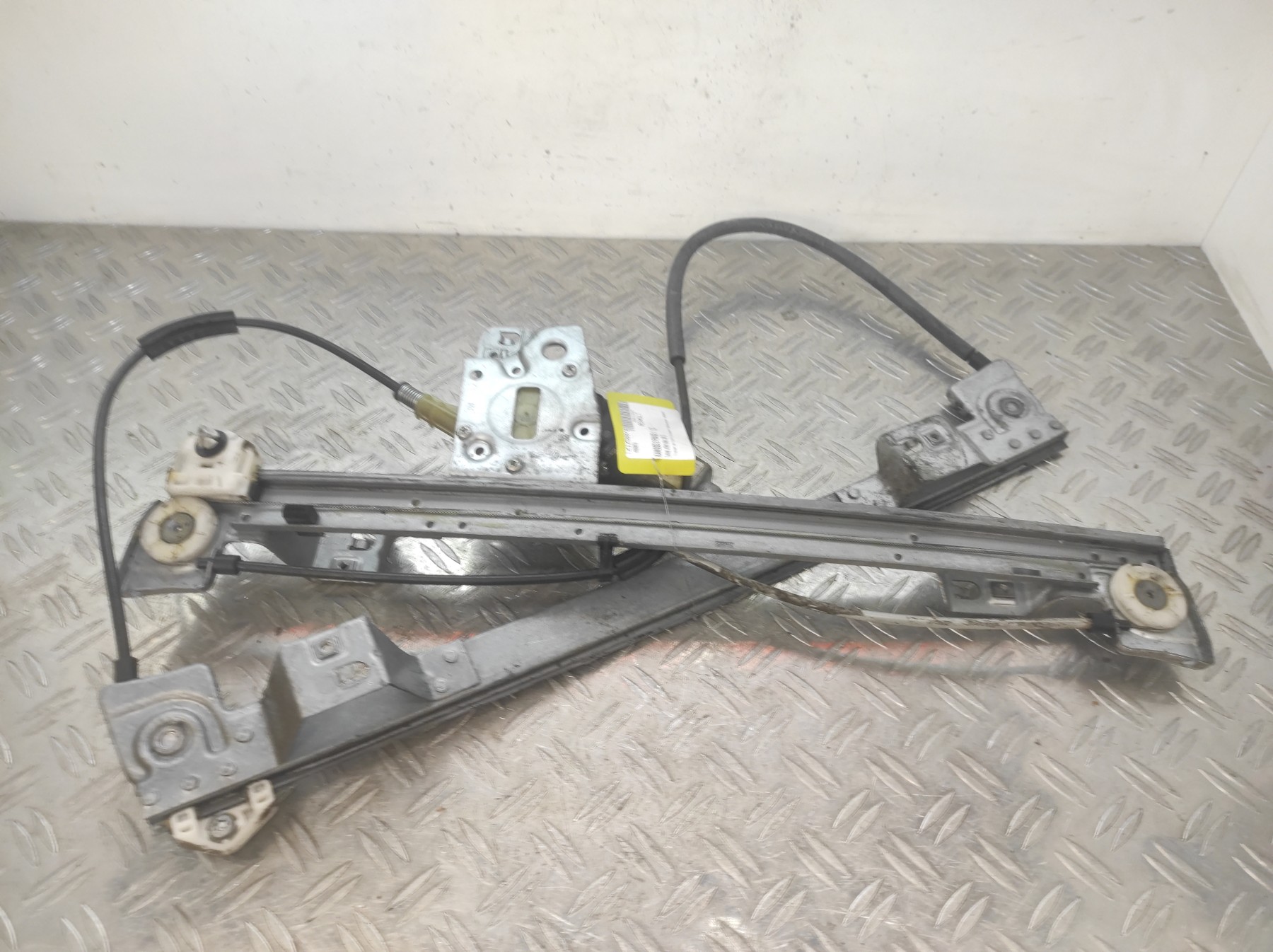 Leve vitre electrique avant gauche RENAULT KANGOO 2 PHASE 1 – 402087A