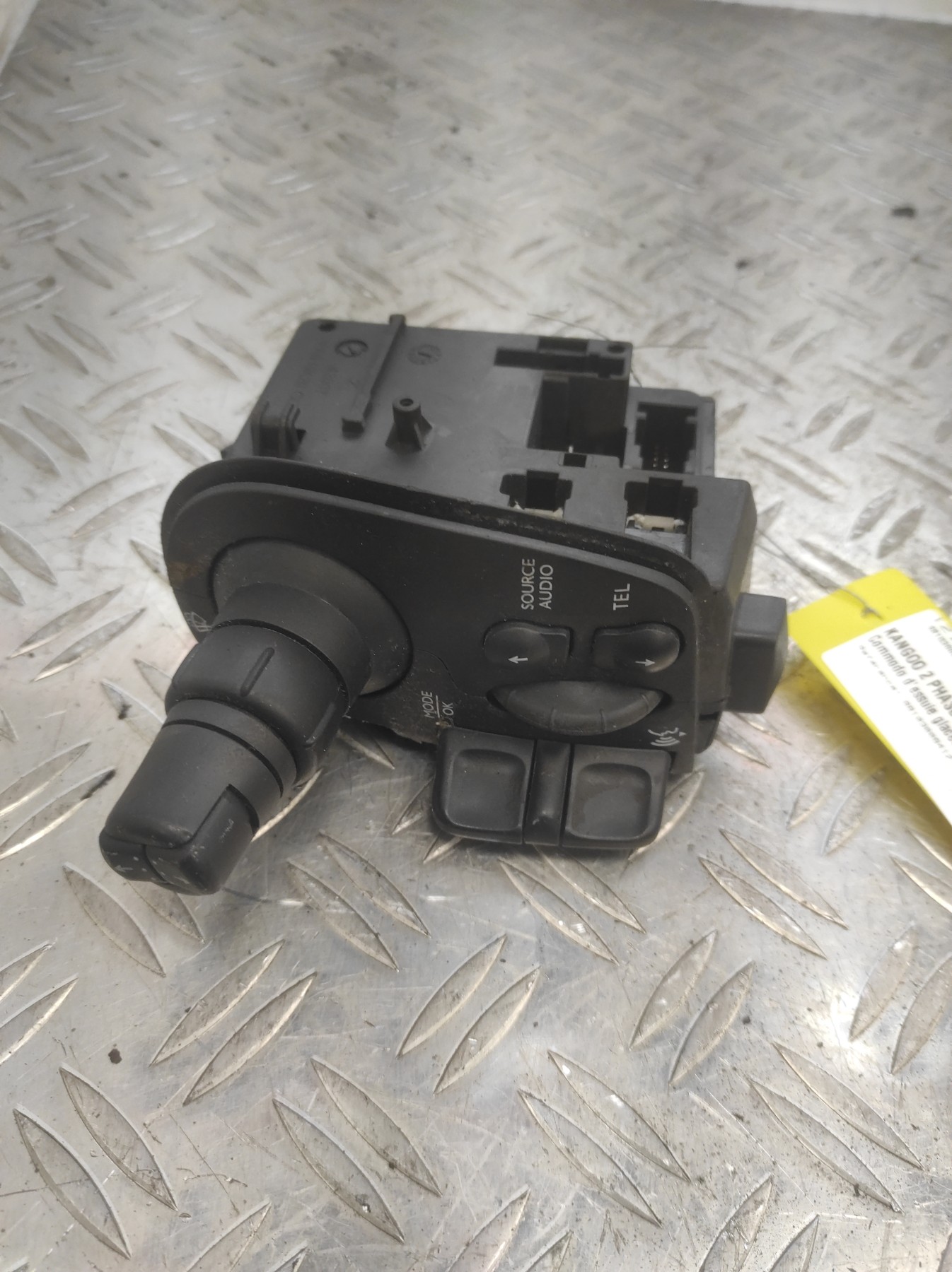 Commodo d&rsquo;essuie glaces RENAULT KANGOO 2 PHASE 1 – 88103008412