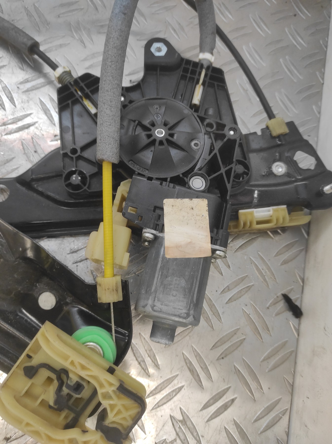 Leve vitre electrique avant gauche FORD MONDEO 4 PHASE 1 – DS73F23201BE