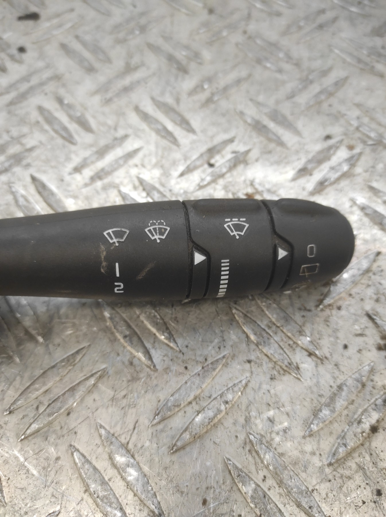 Commodo d&rsquo;essuie glaces RENAULT TWINGO 2 PHASE 1 – 7701048915